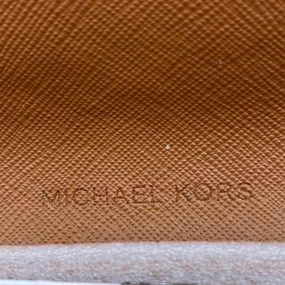 Michael Kors Trifold Wallet Luggage - Picture 8 of 9